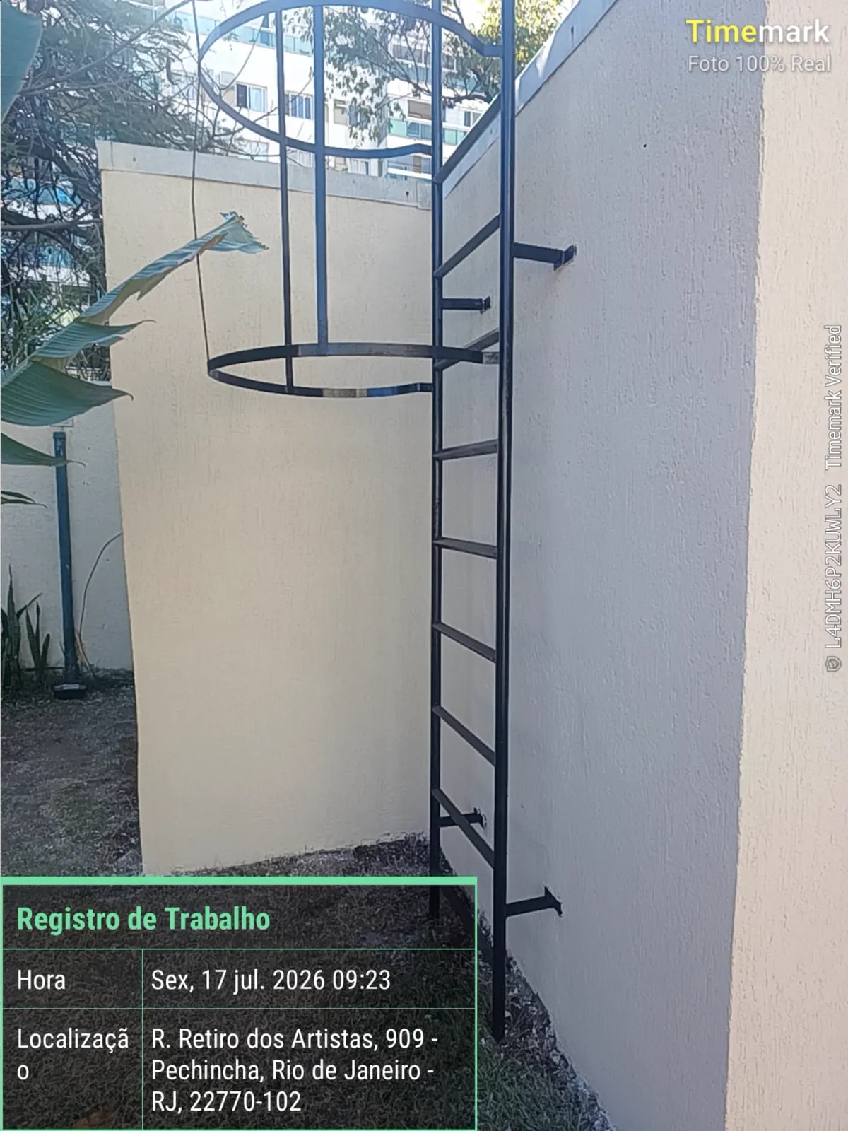 Pintura e sinalização de escada predial